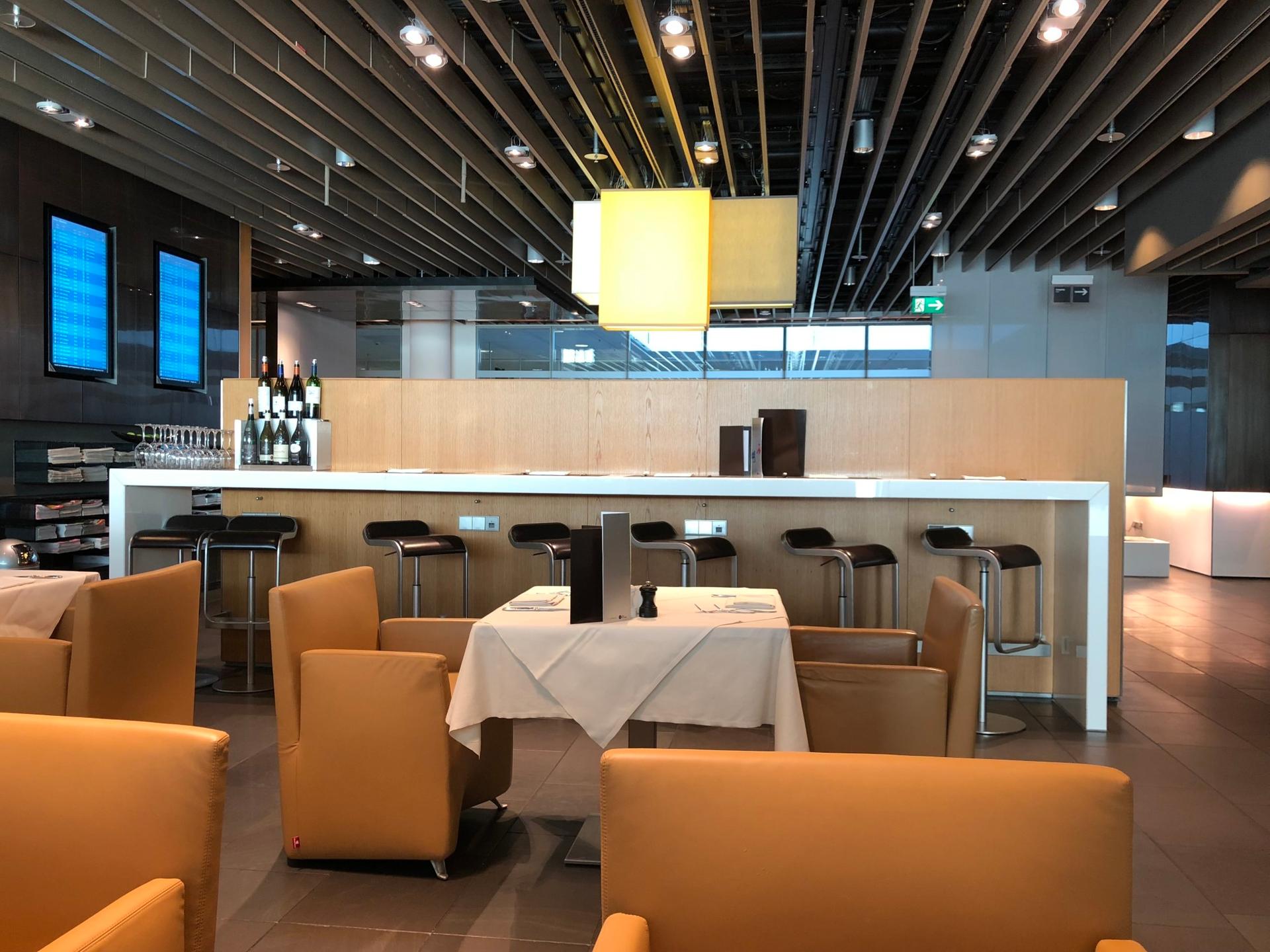 Review: Lufthansa First Class Lounge Munich Airport (MUC) - One Mile at a  Time